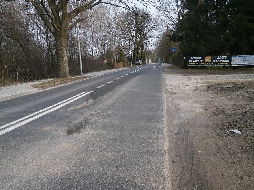 Ul. Sławinkowska: Zderzył się z dzikami. Ucierpiał tylko pojazd