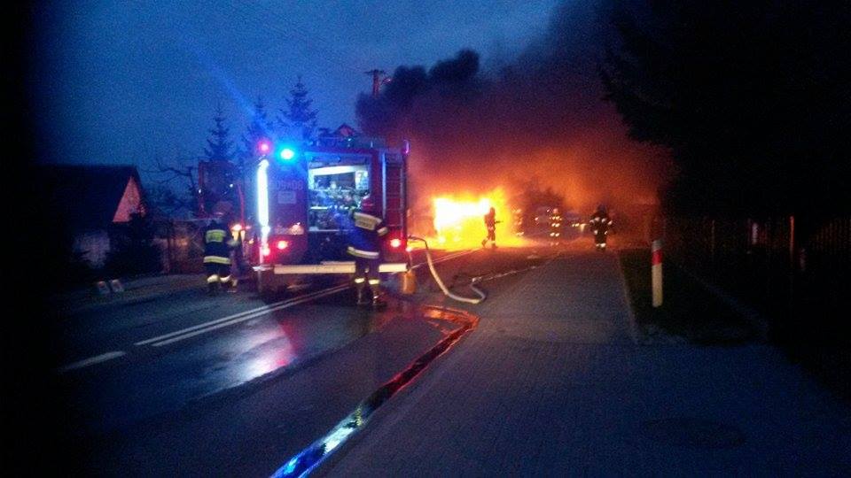Doszczętnie spłonął autobus z Puław do Zagłoby. Nikt nie ucierpiał