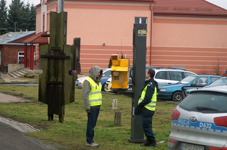 Kolejny fotoradar na celowniku wandali. W ruch poszła farba w sprayu