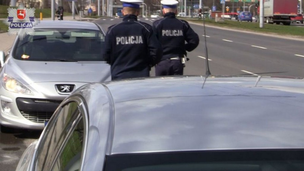 Lublin: Rozmowa przez komórkę za kierownicą jest tak niebezpieczna jak jazda po alkoholu