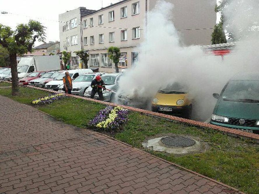 Opole Lubelskie: Na parkingu zapalił się samochód