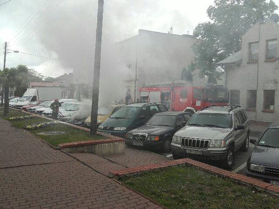 Opole Lubelskie: Na parkingu zapalił się samochód