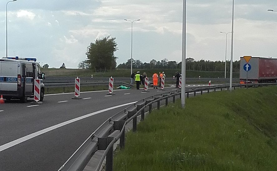 Tragiczny wypadek na ekspresówce. Motocyklista zginął na miejscu