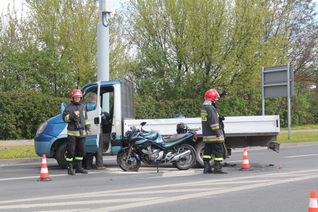 Ul. Krochmalna: Kto widział zderzenie motocykla z pojazdem ciężarowym? Policja poszukuje świadków wypadku