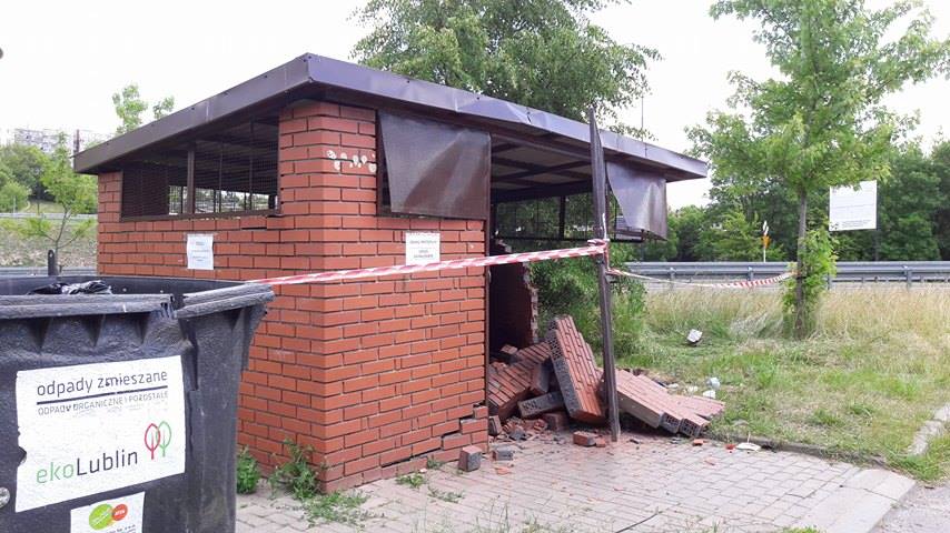 Lublin: Bmw staranowało wiatę śmietnikową. Kierowca dostał 500 złotych mandatu