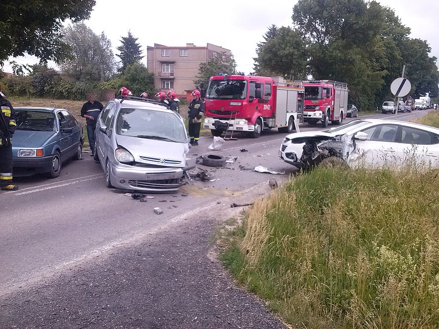 Groźny wypadek na trasie Lublin – Nałęczów. Dwie osoby w szpitalu