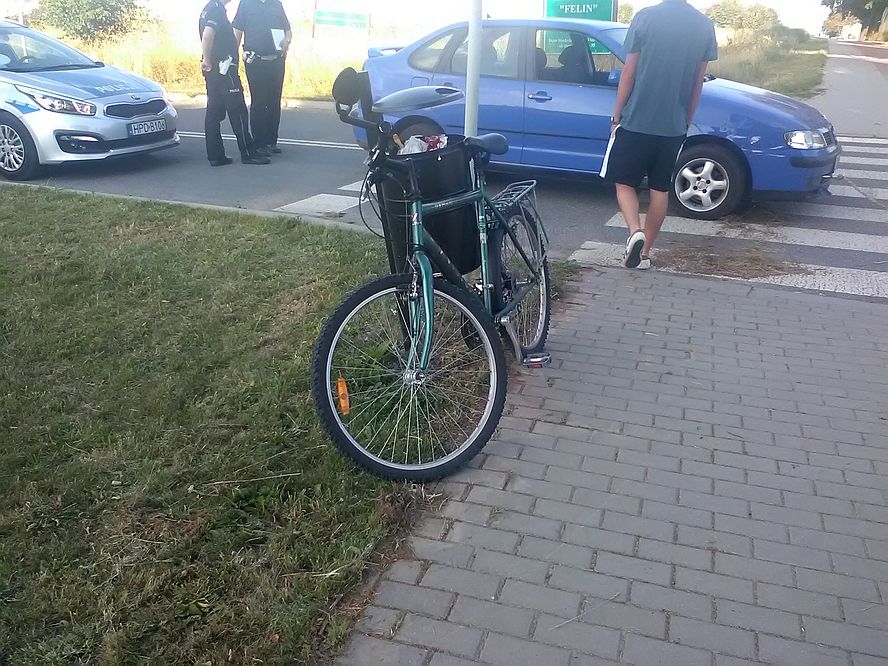 Droga Męczenników Majdanka: Rowerzysta wjechał w linkę holowniczą.  Ranny trafił do szpitala