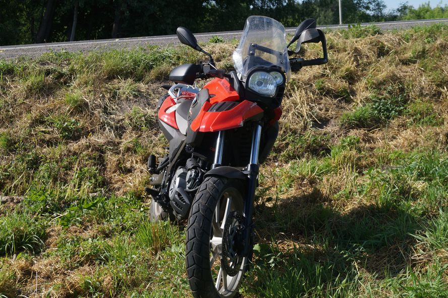 Motocyklistka wjechała w skodę. Utrudnienia na drodze Lublin – Łęczna