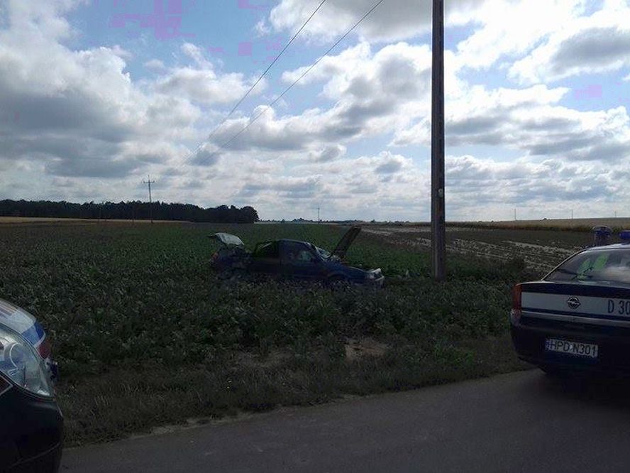 Po pijanemu pędził przez wieś. Dachując potrącił pracującą w polu kobietę