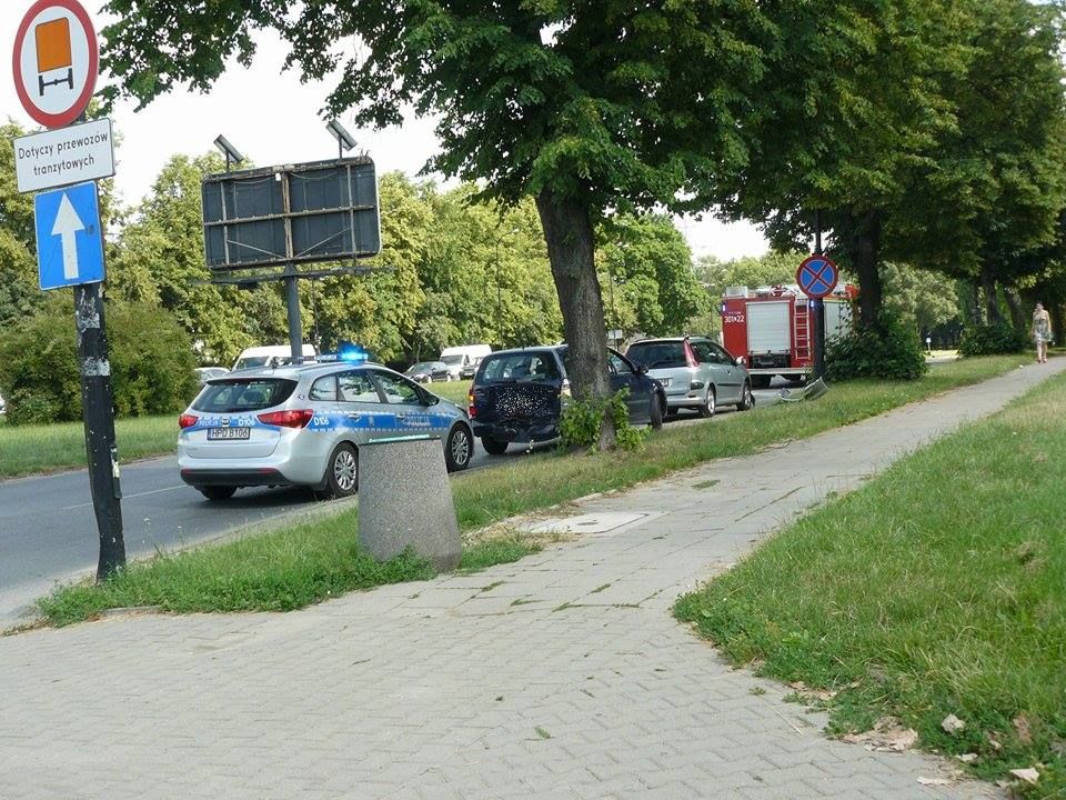 Lublin: Na skrzyżowaniu al. Kraśnickiej z ul. Nałęczowską peugeot wjechał w opla