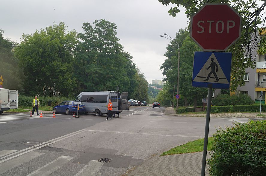 Lublin: Zderzenie mazdy z pasażerskim busem. Cztery osoby w szpitalu