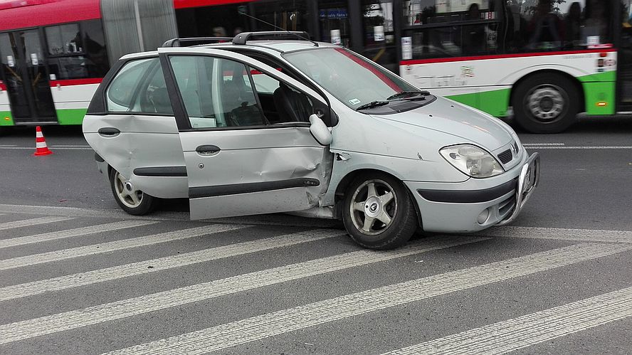 Kolejne zderzenie pojazdów na rondzie Mohyły. Dziecko trafiło do szpitala