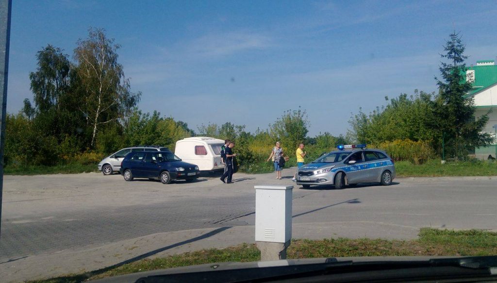 Pijany kierowca schował się w Biedronce. Na jego niebezpieczną jazdę zareagował nasz czytelnik