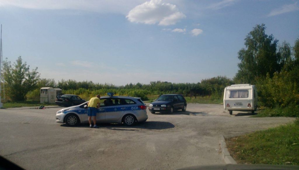 Pijany kierowca schował się w Biedronce. Na jego niebezpieczną jazdę zareagował nasz czytelnik