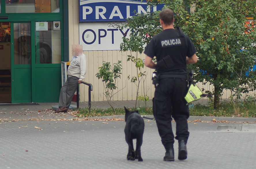 Lublin: Zuchwała kradzież w Stokrotce. Zabrali pieniądze z kasy i uciekli