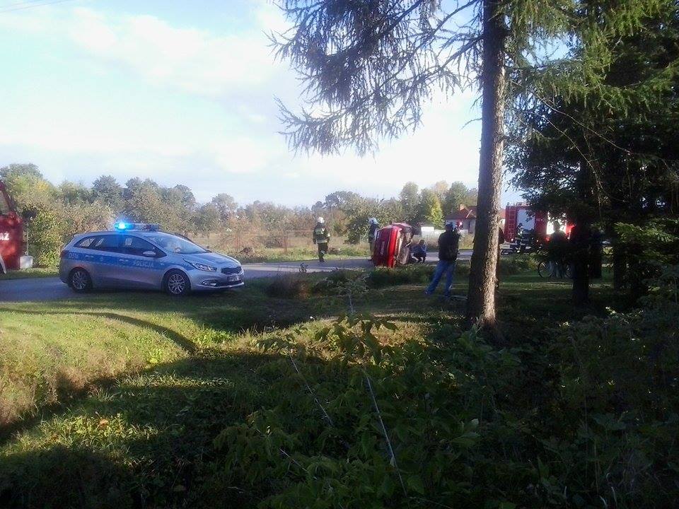 Szastarka: Audi przewróciło się na bok, kierowca trafił do szpitala