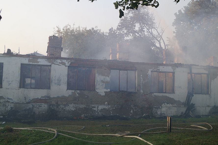 Słup dymu widoczny z kilkunastu kilometrów. Pożar pustostanu na lubelskim Kośminku