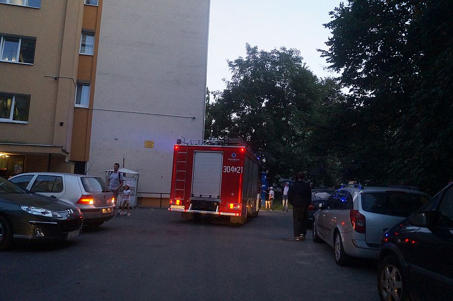 Lublin: Strażacy, ratownicy medyczni i policjanci przyjechali do przypalonej kolacji