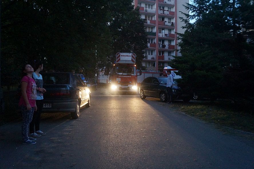 Lublin: Strażacy, ratownicy medyczni i policjanci przyjechali do przypalonej kolacji
