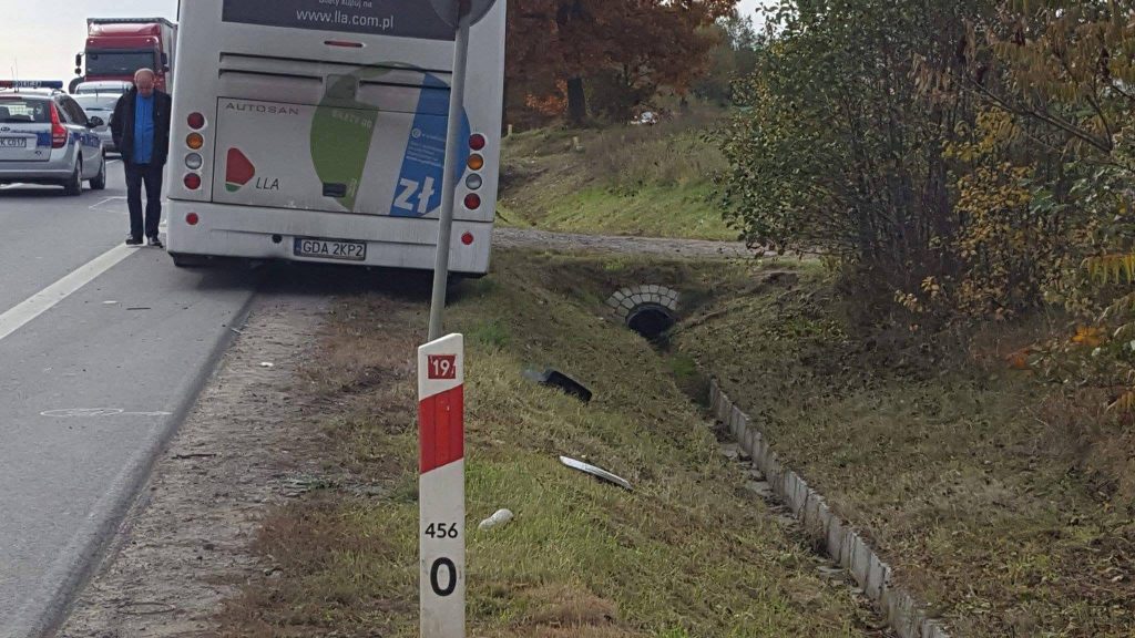 Lubelski autobus miał wypadek pod Rzeszowem. Na szczęście pasażerom nic się nie stało