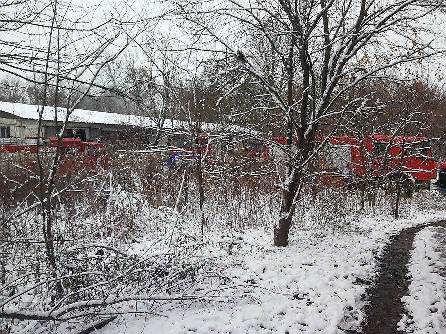 Pożar budynku w Różańcu. Z ogniem walczyły cztery zastępy strażaków