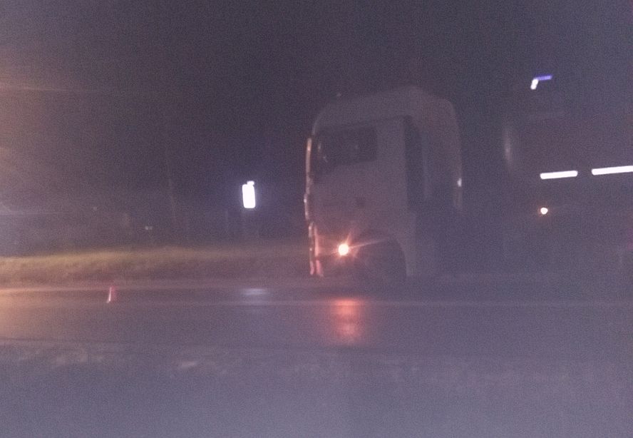 Zderzenie opla z ciężarówką w Kocku. Jedna osoba w szpitalu