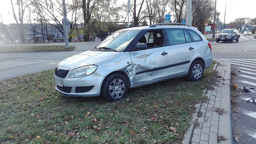 Kolejne zderzenie aut na rondzie w Świdniku