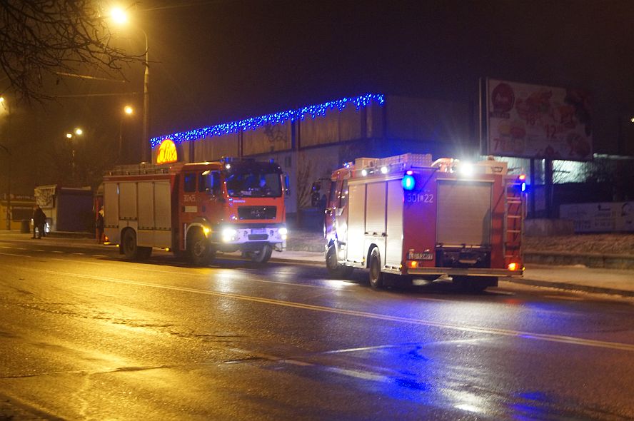 – Pali się dach kamienicy. To były tylko sadze