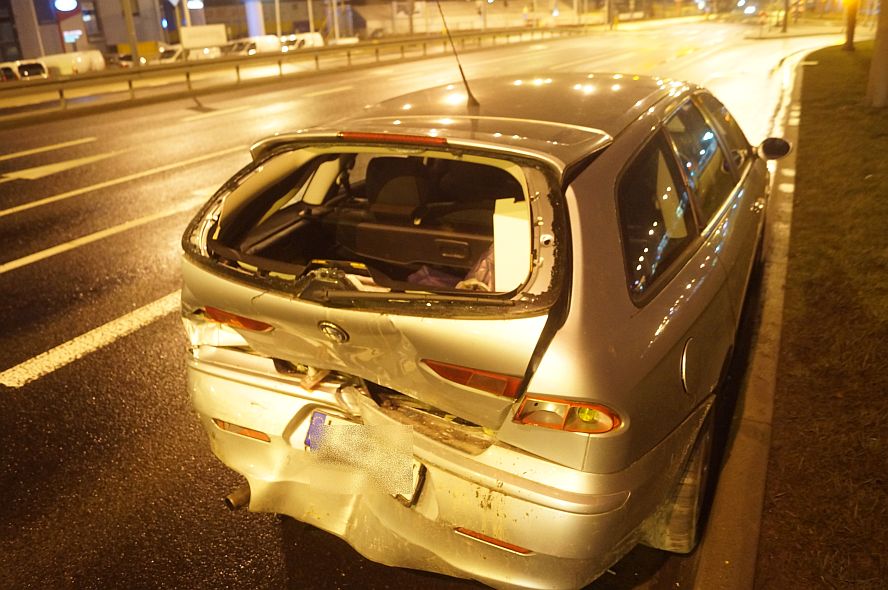Kompletnie pijany kierowca spowodował wypadek na al. Kraśnickiej. Cztery osoby w szpitalu