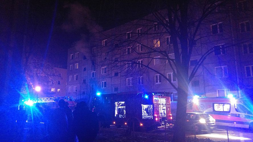 Pożar w bloku przy ul. Ułanów. Mieszkanie spłonęło doszczętnie