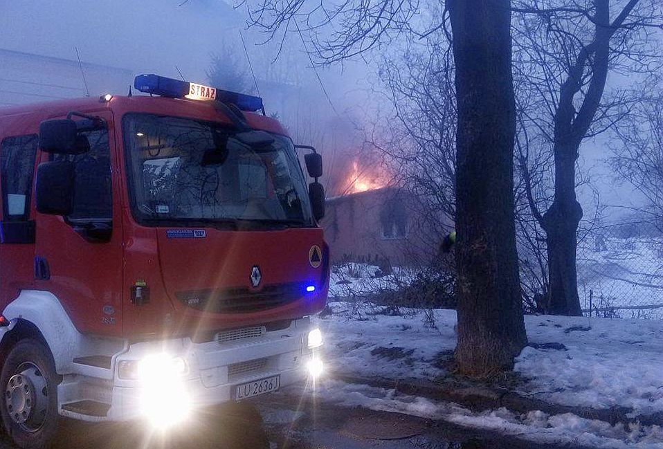 Pożar w Śródmieściu Lublina. Płonie lokum bezdomnych Lublin112.pl