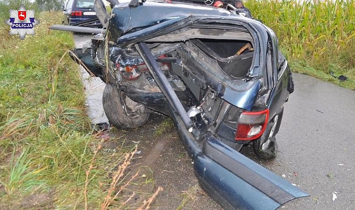 Tragiczny wypadek na lokalnej drodze.Volkswagen uderzył w