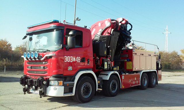 Lubelscy strażacy mają nowy super pojazd. Poradzi sobie z każdą ciężarówką (zdjęcia)