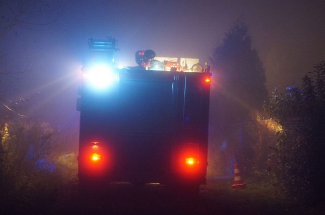 Pożar domu na przedmieściach Lublina. Kobiecie udało się uciec (zdjęcia)
