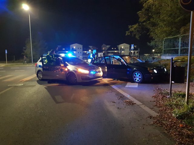 Policyjny pościg w Lublinie. Kierowca mercedesa chciał uciec funkcjonariuszom drogówki (zdjęcia)