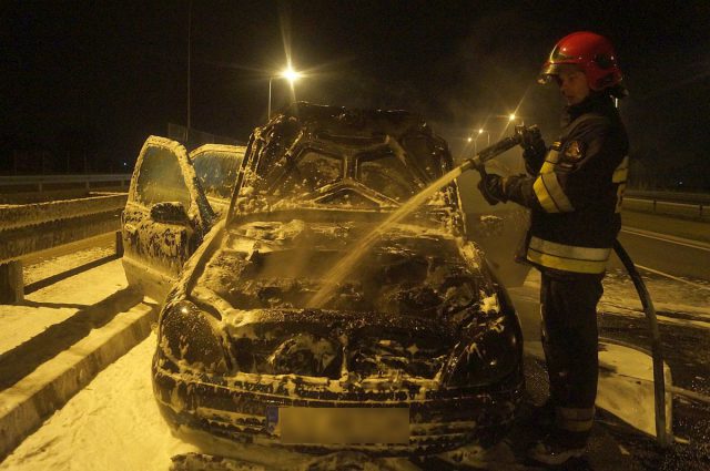 Pożar samochodu na obwodnicy Lublina. Przejazd jest zablokowany (zdjęcia)