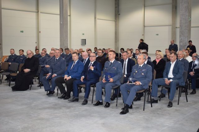 Więźniowie będą produkować meble. Otwarto halę, w której zatrudnienie znajdzie 250 osadzonych (zdjęcia)