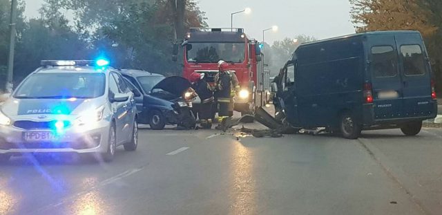 Utrudnienia w ruchu na trasie Lublin – Bychawa po czołowym zderzeniu dwóch pojazdów (zdjęcia)
