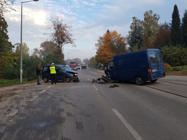 Utrudnienia w ruchu na trasie Lublin – Bychawa po czołowym zderzeniu dwóch pojazdów (zdjęcia)