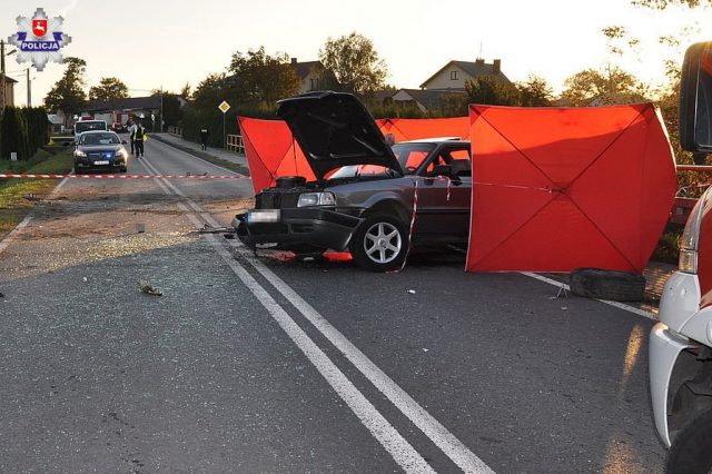 22-letni pasażer zginął w dachowaniu audi. Kierowca trafił do aresztu (nowe zdjęcia)