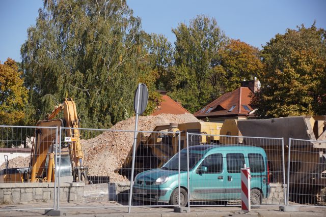 Z budynków zostały gruzy. Zakończyło się wyburzanie pustostanów przy ul. Fabrycznej (zdjęcia)