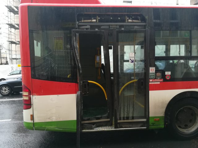 Zderzenie dwóch autobusów na ul. Narutowicza (wideo, zdjęcia)