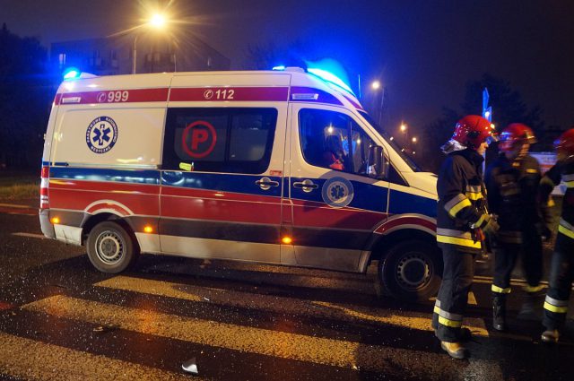 Szukał właściwej drogi. Wjechał oplem pod dostawczego citroena (zdjęcia)