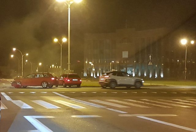 Zderzenie aut na rondzie w Zamościu. Nie ma utrudnień w ruchu
