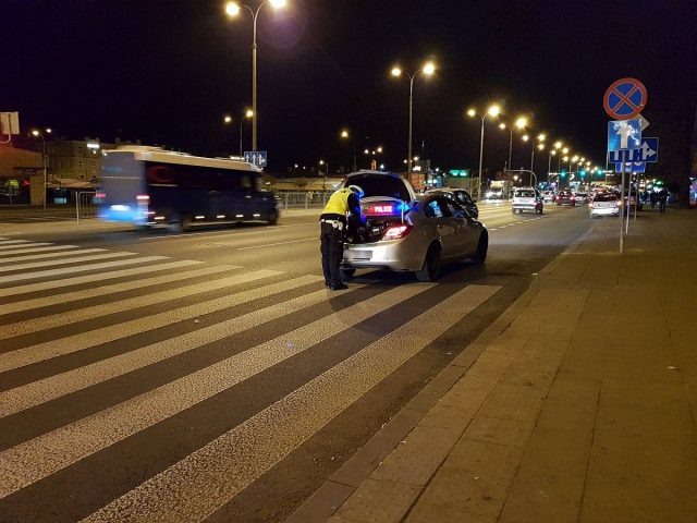 Skręcał w prawo, potrącił przechodzącą przez ulicę kobietę