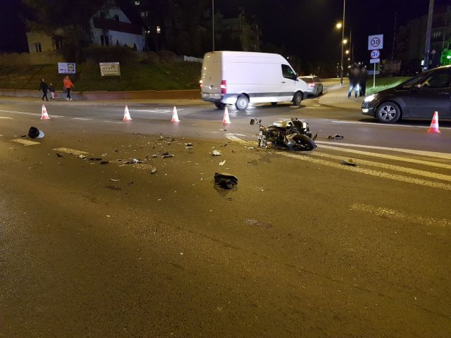 Motorowerzysta walczy o życie. Groźny wypadek w Lublinie (zdjęcia)