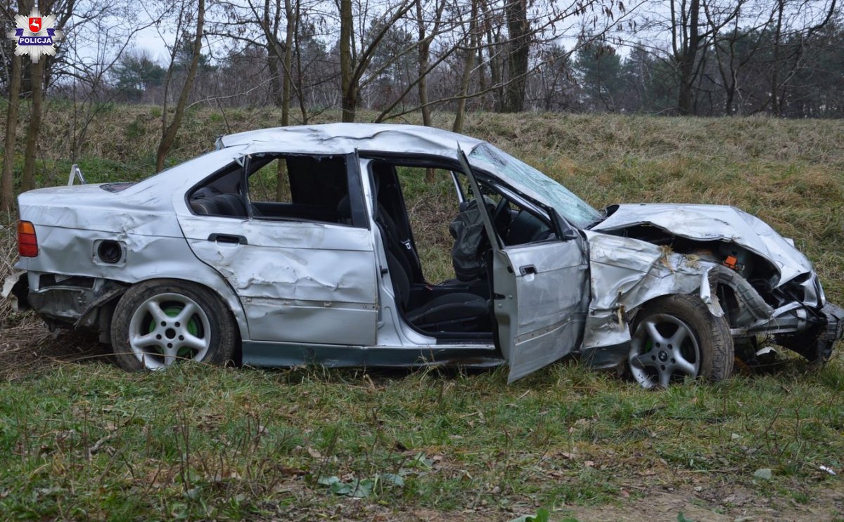 Pijany kierowca BMW wjechał do rowu. Miał niemal promil