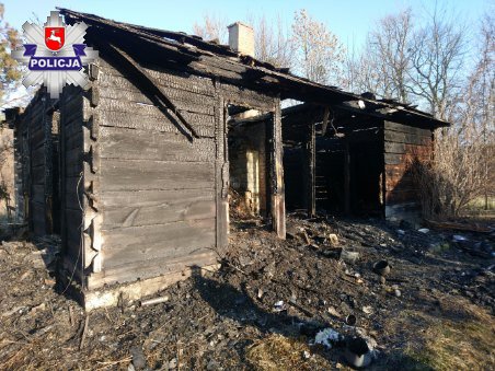 Dokładał opału do pieca, dom spłonął doszczętnie (wideo)