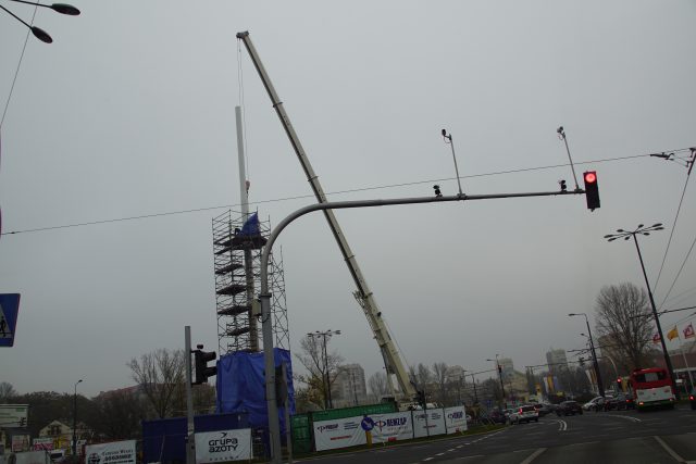 Maszt Niepodległości w Lublinie coraz większy (zdjęcia)