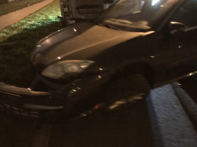 Pijany kierowca staranował zaparkowane samochody (zdjęcia)